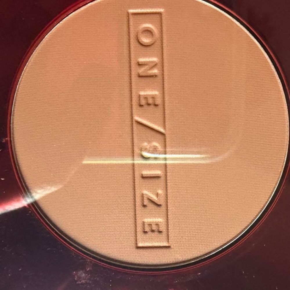 One Size Foundation Powder - Picture 2 of 3